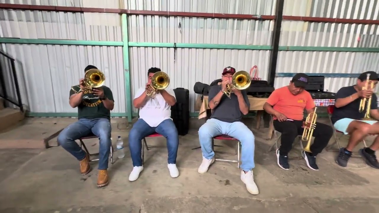 Ni Una Sola Palabra 🔥 Banda La Universal la de los Carnales