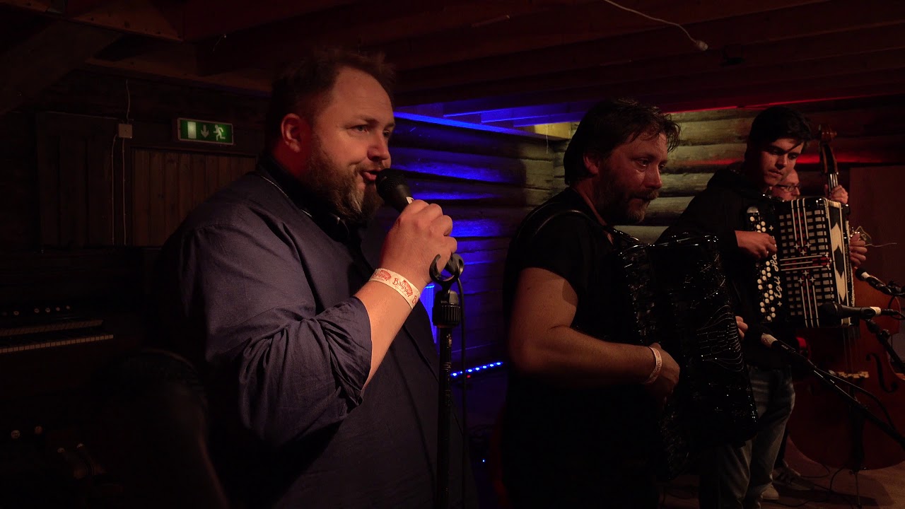 Odd Arne Halaas med Anders Larssons orkester - Calle Schewens vals
