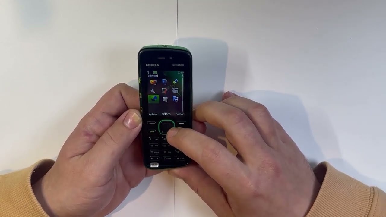 D&eacute;couvrez le Nokia 5220 : Un t&eacute;l&eacute;phone classique et r&eacute;sistant