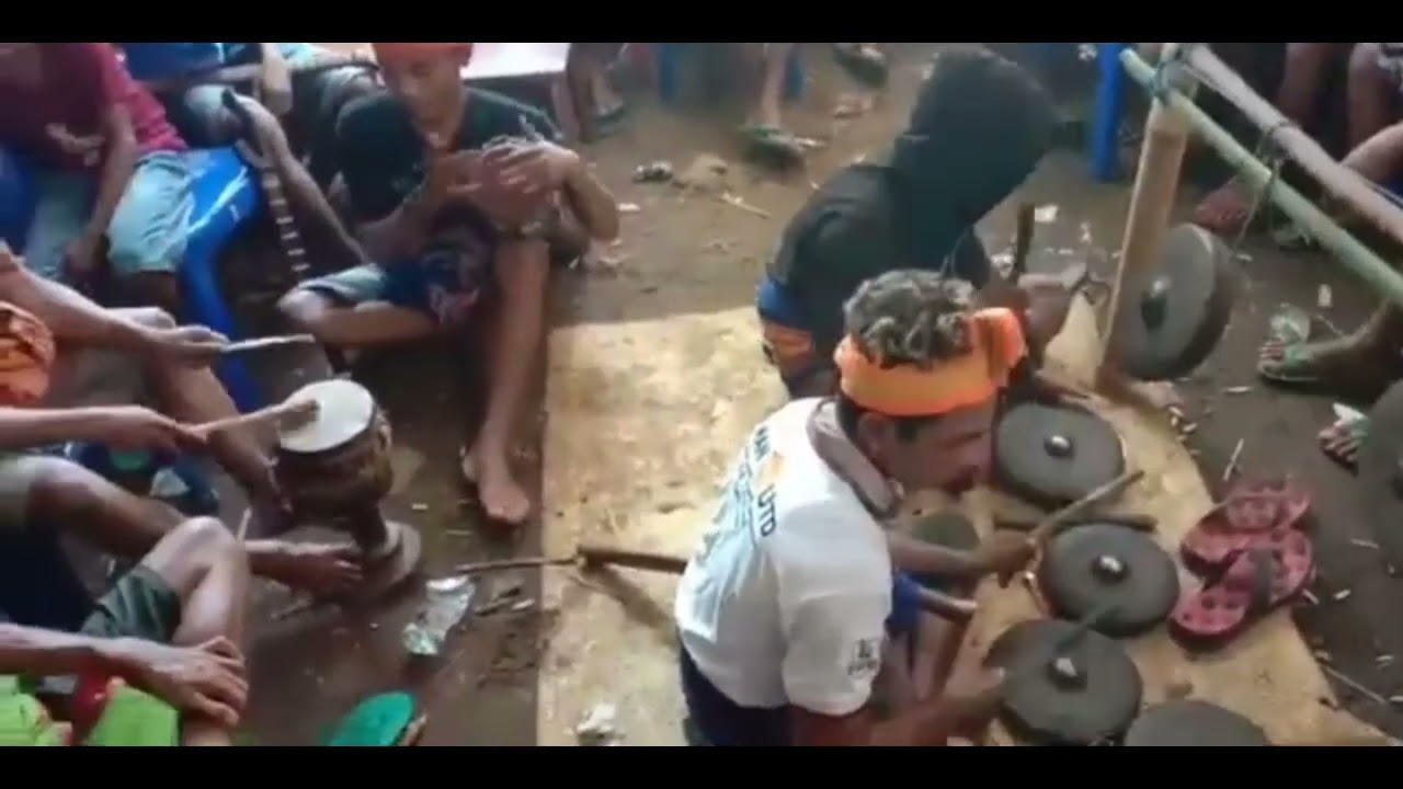 Irama gong .Alat tradisional                CHANEL D
