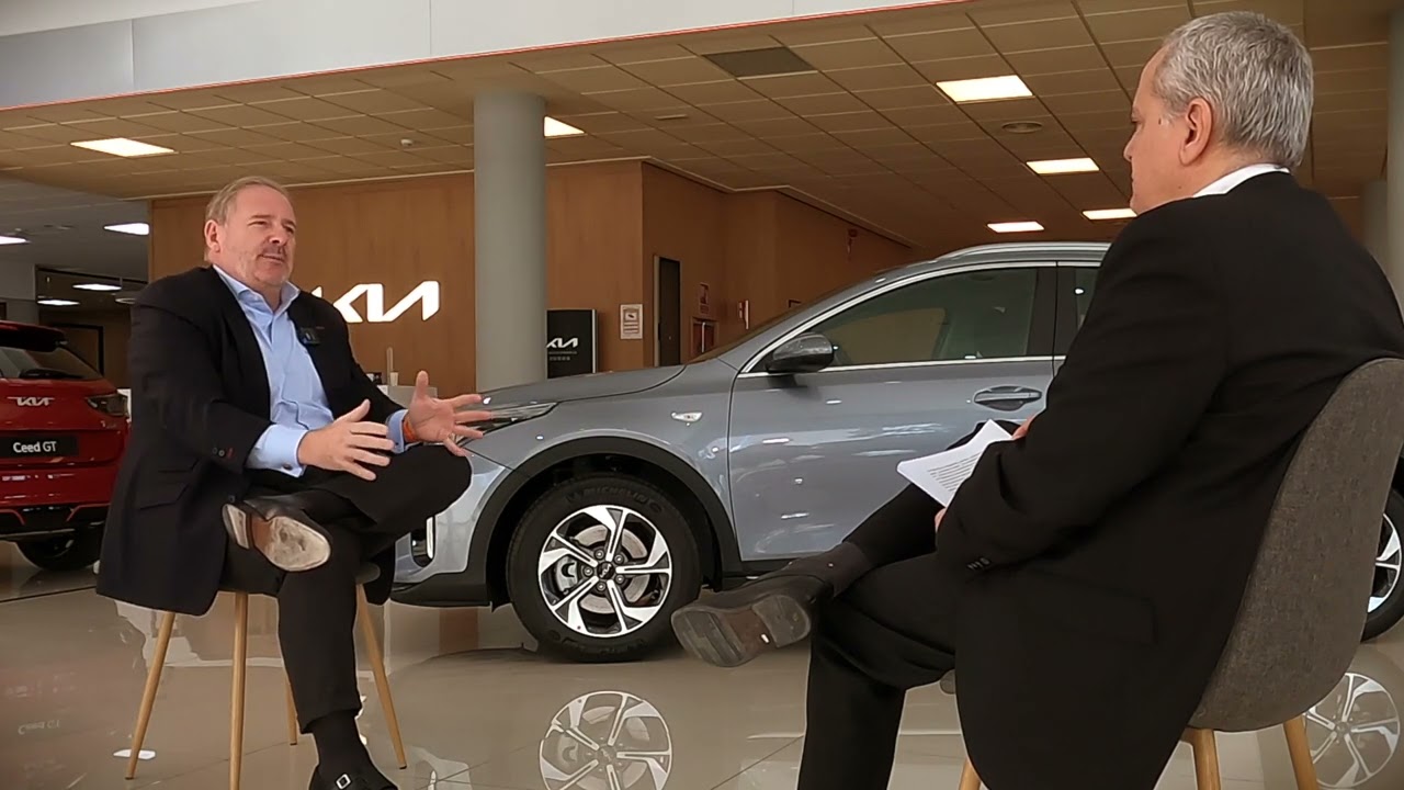 Eduardo Dívar, director general de KIA España le habla a Juanma Romero del futuro del sector.