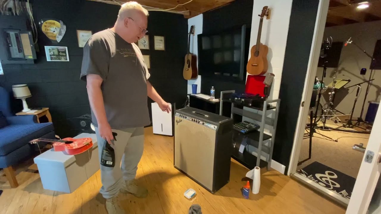 TUTORIAL: How to Clean Tolex Covering on Amps