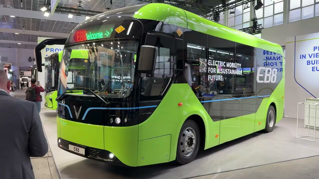 Междугородний автобус Vinfast EB8 2026 года: интерьер и экстерьер, Busworld 2025, Европа