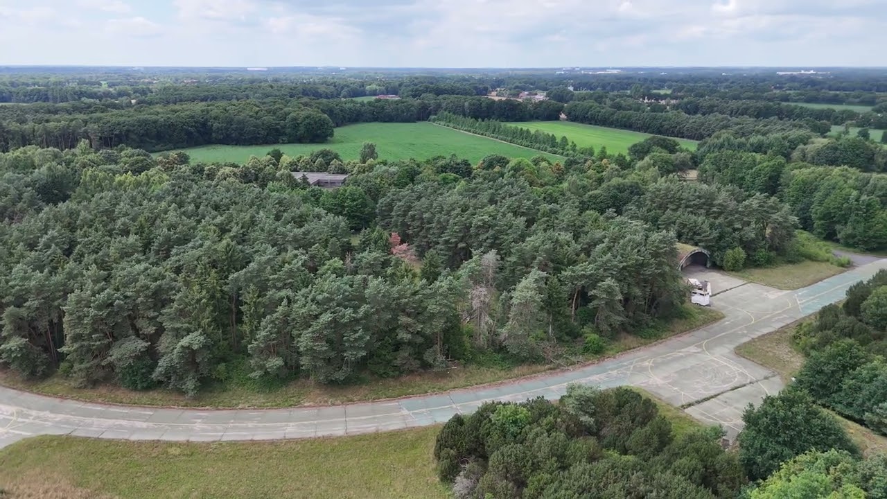 Verlassener Flugplatz 1933 , DJI Mini 4 , Drohne