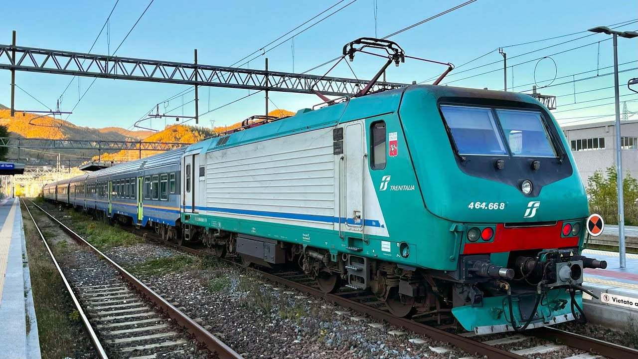 Qualche Treno Regionale alla Stazione di Borgo Val Di Taro