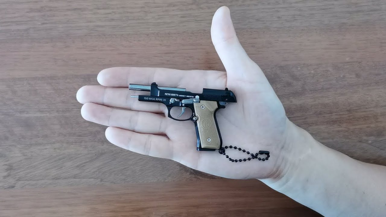 Mini Beretta M92 Pistol Keychain Unboxing 2022 - Beretta 92FS in 1:3 Scale Toy Gun