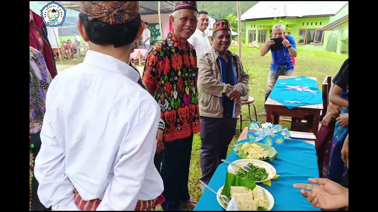 Pengabdian Bpk Yustus Berahi, S.Ag di SMAN 2 Cibal