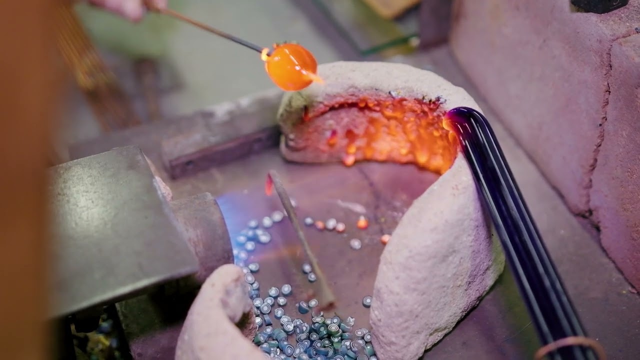 Lavorazione perle a lume: tecnica di realizzazione perla millefiori o  a mosaico.  Laboratorio S.U.V