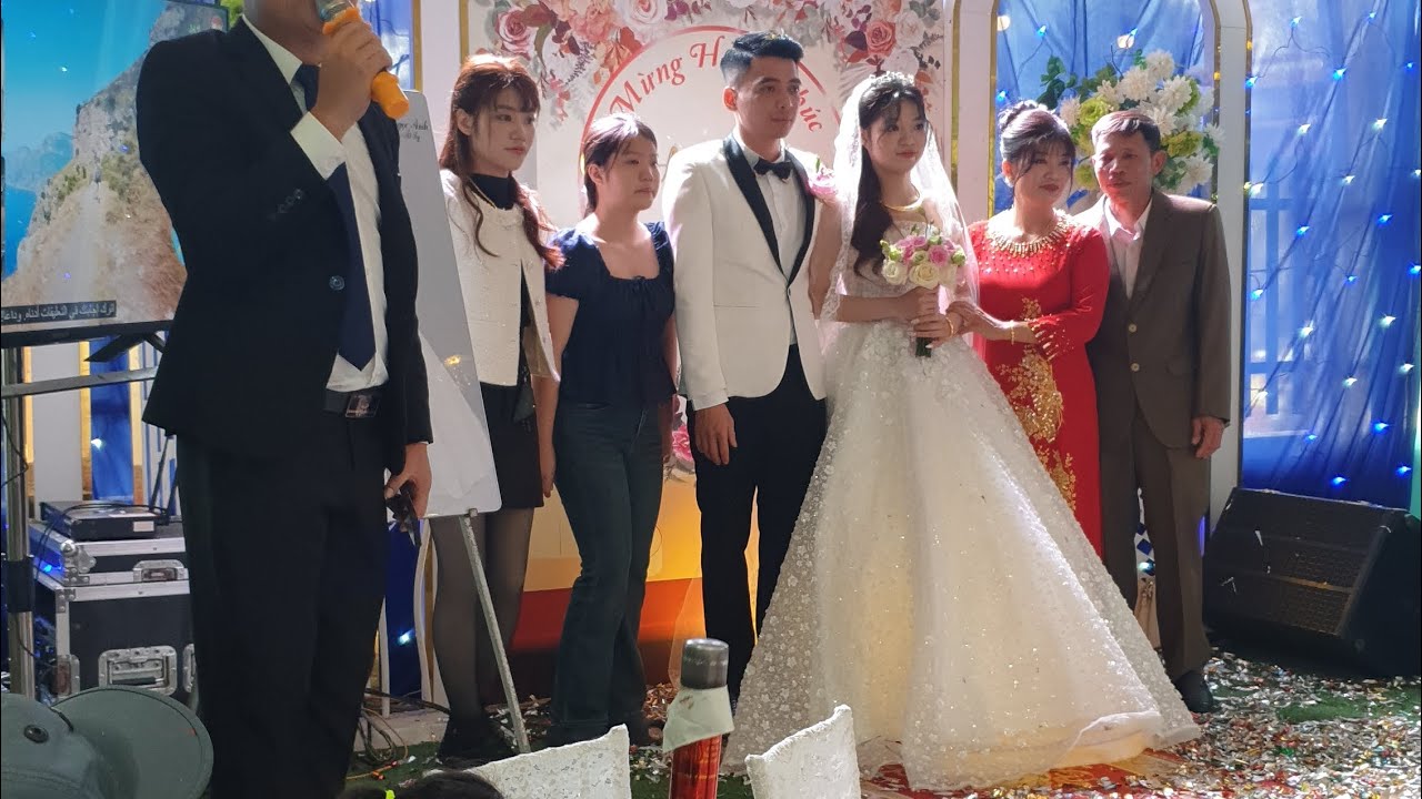 👰🤵GIA ĐÌNH TRAO QUÀ CƯỚI CHO CÔ DÂU ❤️ CHÚ RỂ