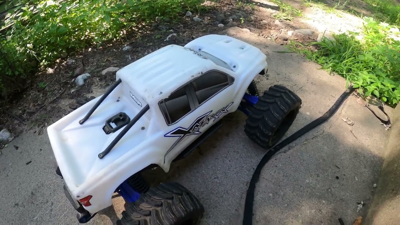 Traxxas X Maxx 1100kv Hobbywing motor Stock Esc.