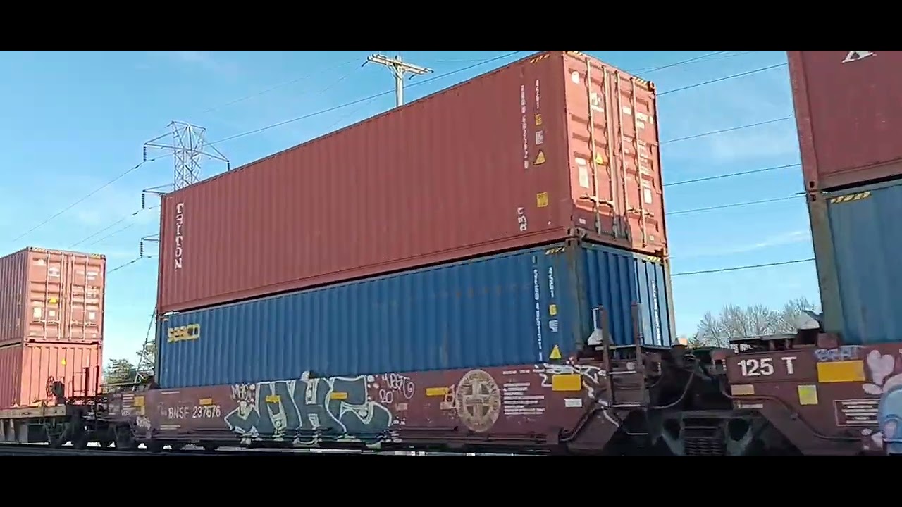 Bnsf 8173 and Bnsf 6924 pulls intermodal train at Cooke Rd, OH. (2/12/26)