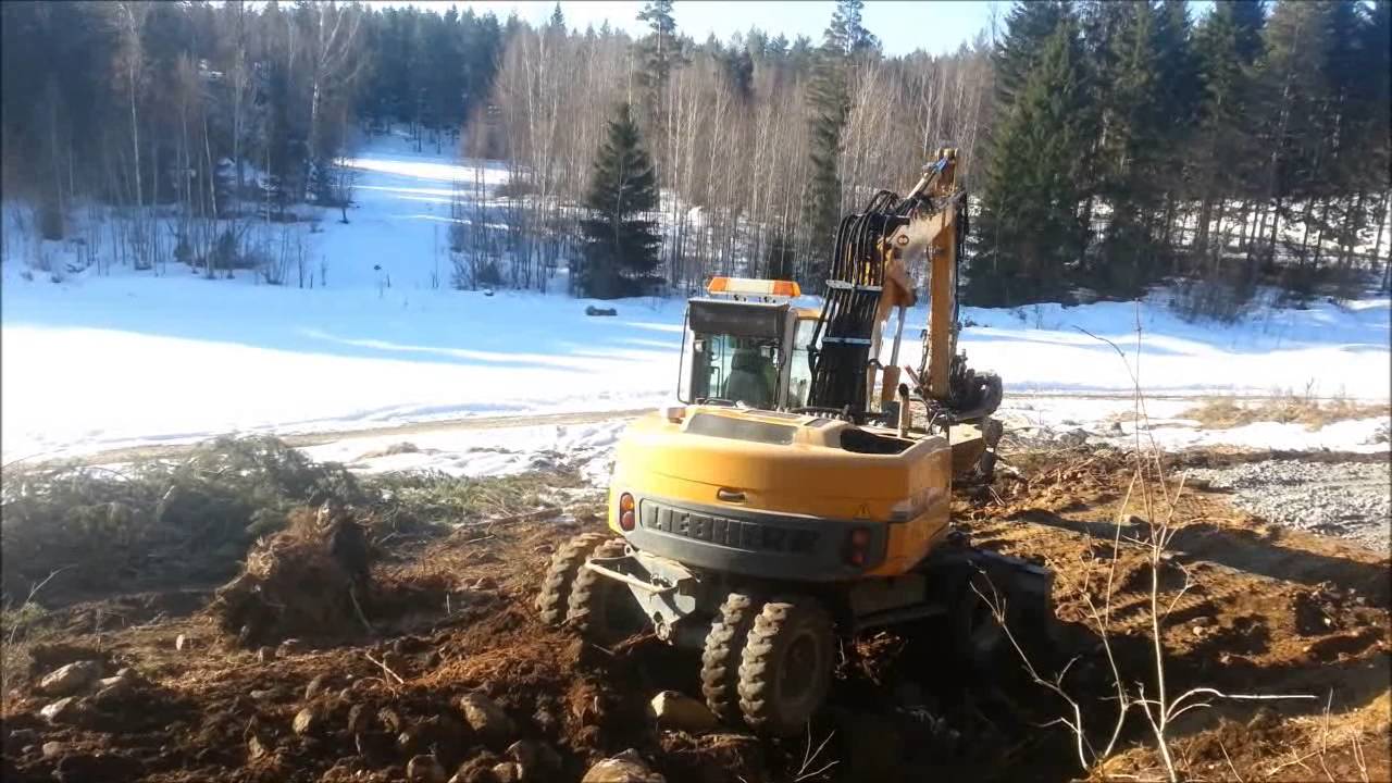 Liebherr 312 litronic bygger väg.
