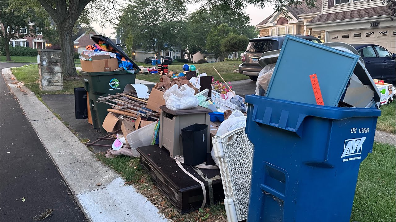 Huge Trash Pile Found!  - Chicagoland Garbage Picking