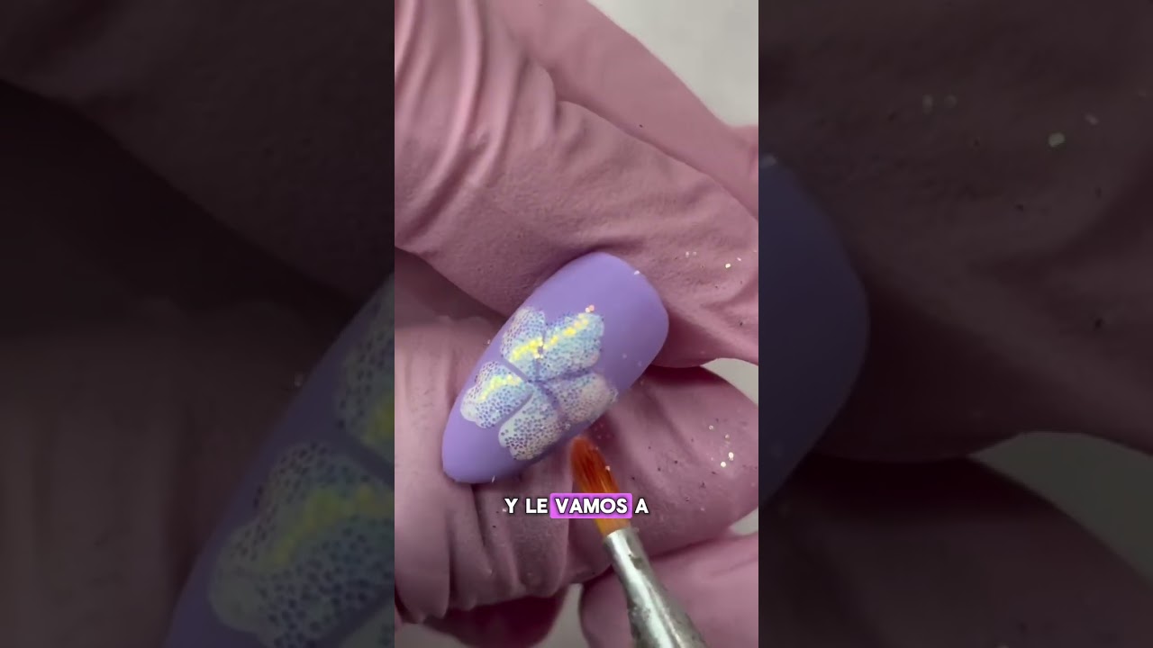 HISTORIA EDUCATIVA DEL DÍA, diseño de flor en blanco