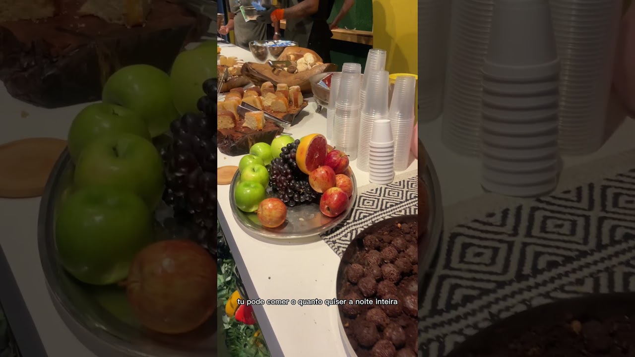 Camarote com TUDO LIBERADO na Sapuca&iacute;! Como &eacute; curtir o CARNAVAL no Folia Tropical