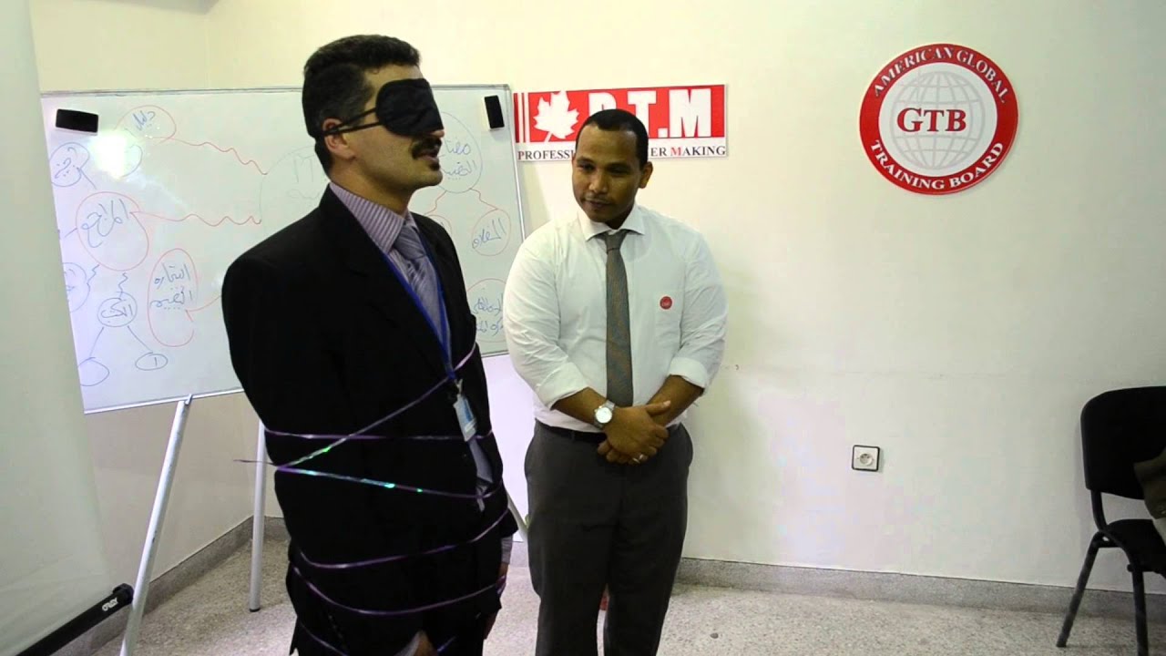دورة صناعة تدريب المدربين تمرين ممارسة فن الالقاء بدون استخدام لغة الجسد د.العداقي
