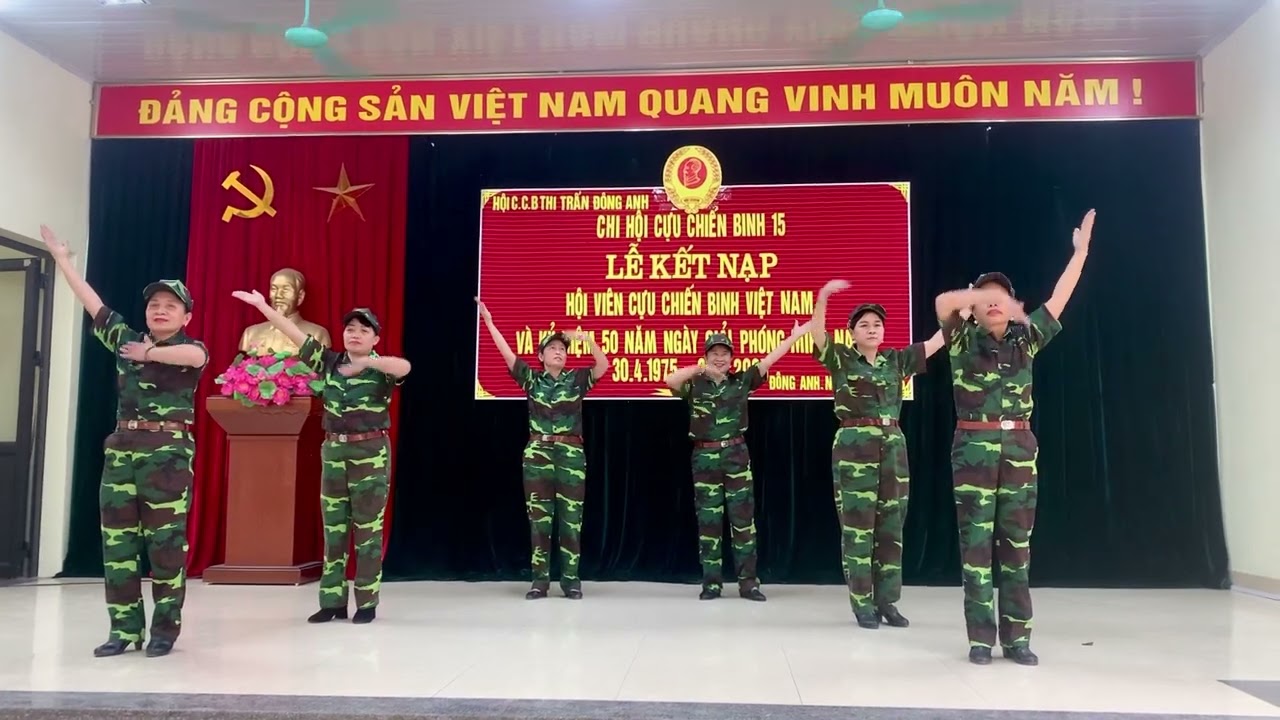 CLB DV PHƯỢNG HỒNG TỔ 15 THỊ TRẤN ĐÔNG ANH HN . BÀI : TIẾN BƯỚC DƯỚI QUÂN KÌ .