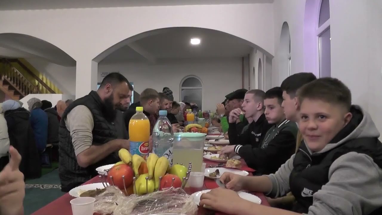KOLEKTIVNI IFTAR U ORGANIZACIJI HASUDINA MUJCINOVICA U NEZUKU