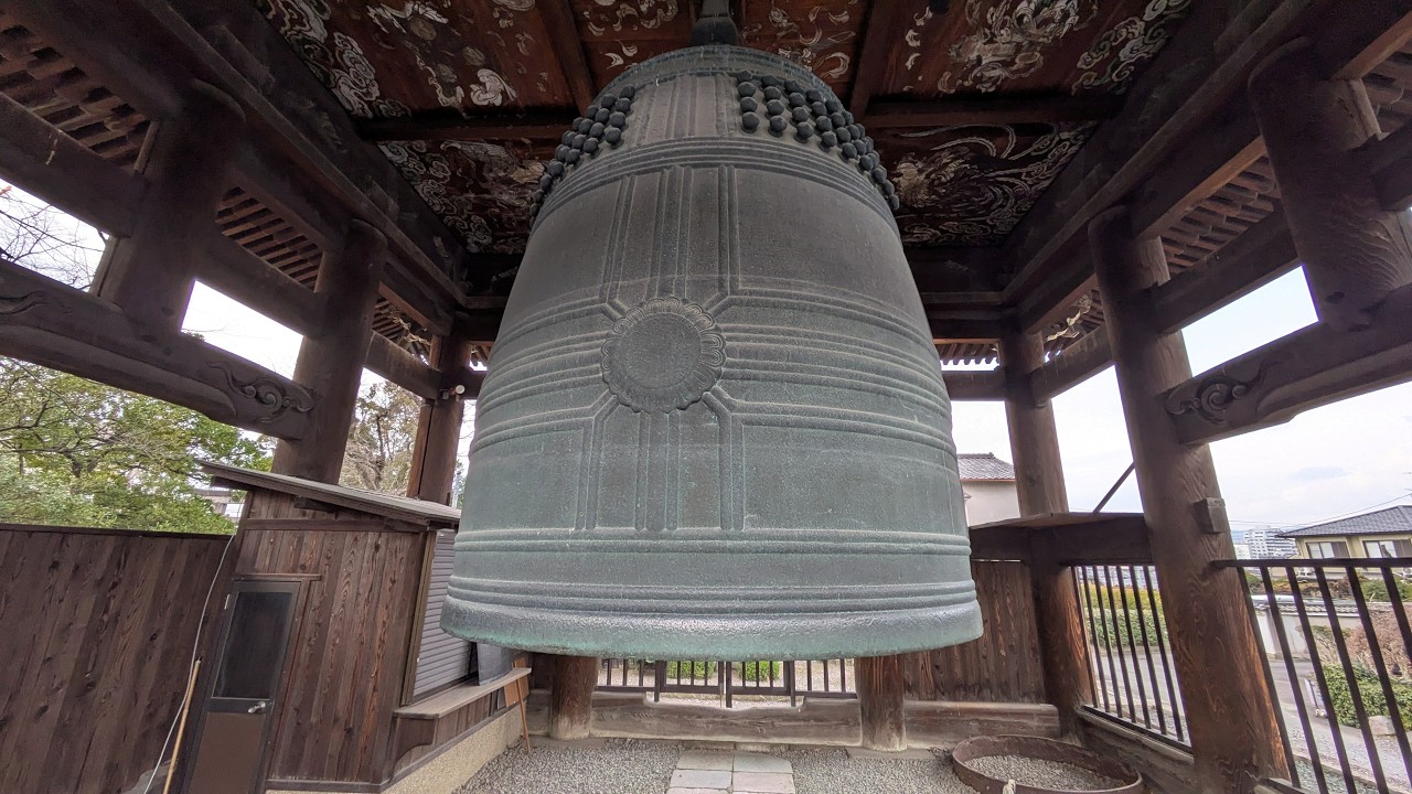 豊臣兄弟ゆかりの地 「国家安康」の方広寺を「ぶらヒロシ」