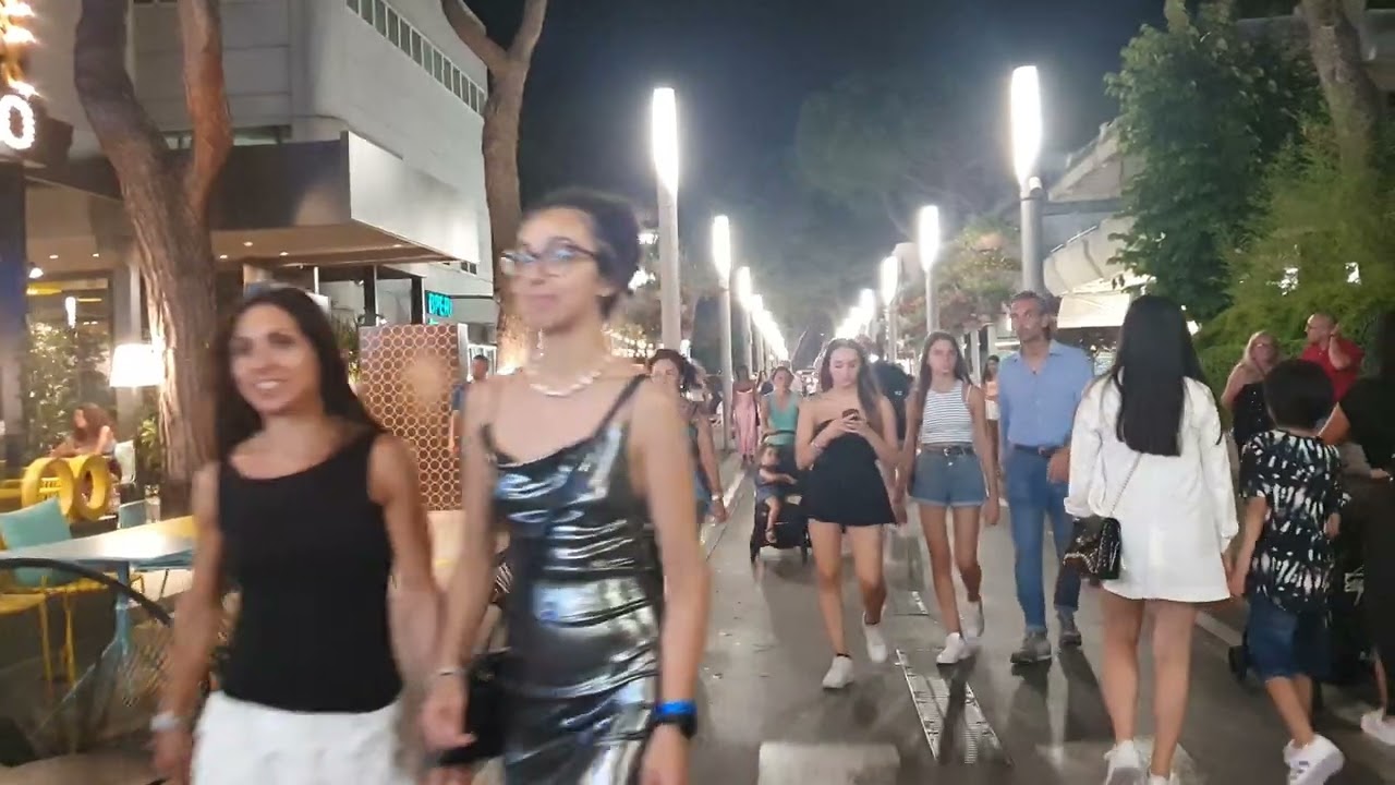 NIGHTLIFE IN RICCIONE, ITALY 🇮🇹 | WALKING TOUR