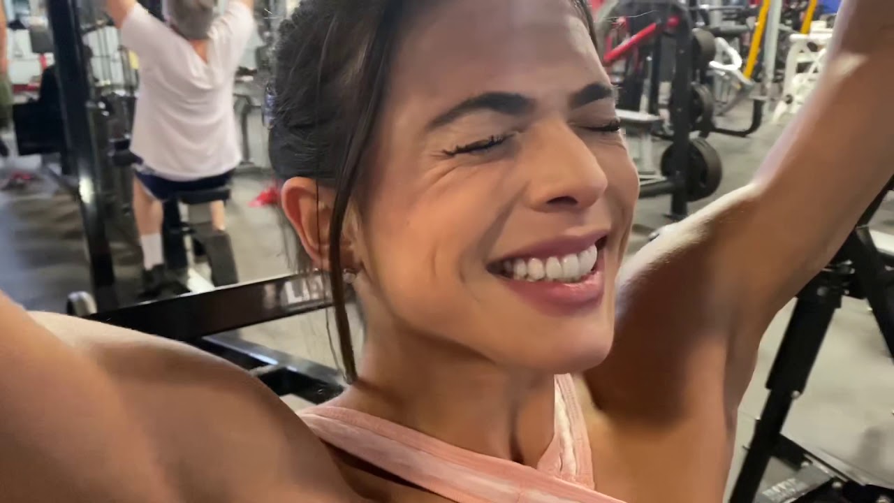 TREINO DE COSTAS CURTO E INTENSO NA BEVS GYM - ISA PECINI MISS OLYMPIA