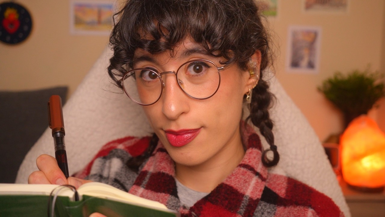 ✨ ASMR Preguntas demasiado personales para sacarte información ✨ Si tiene brillos, no es algo malo