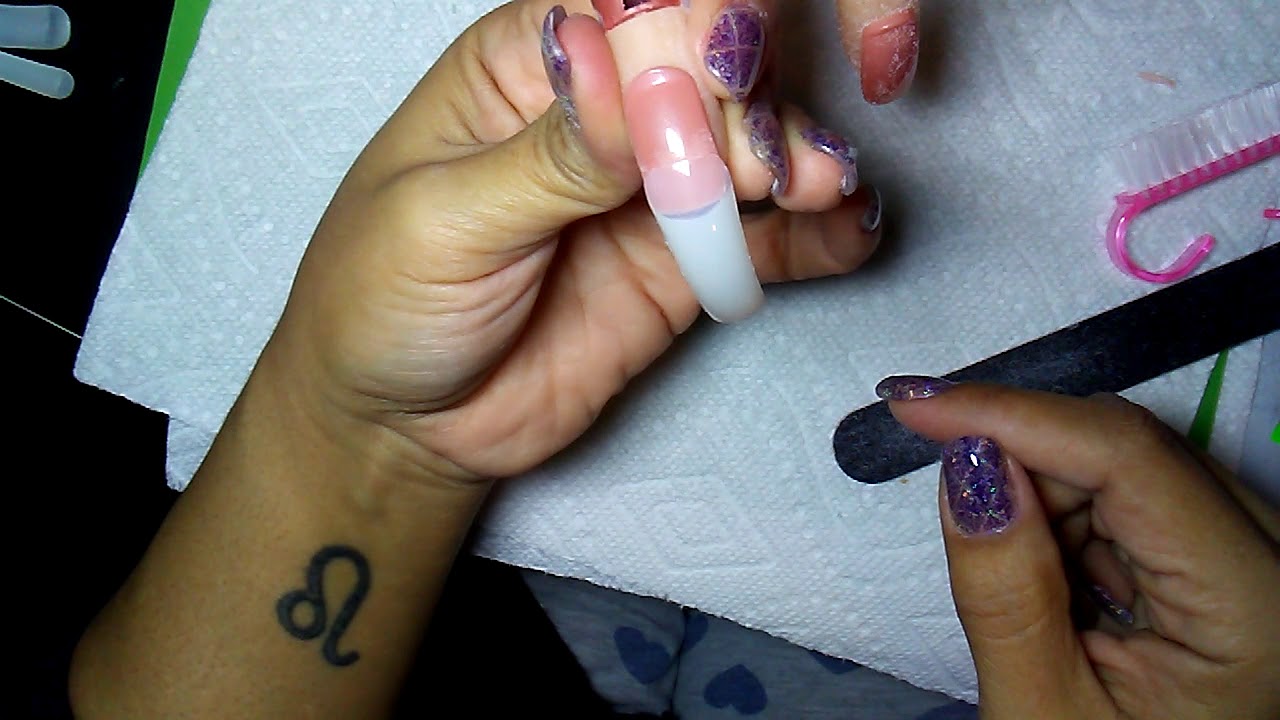Full well Nail tips application