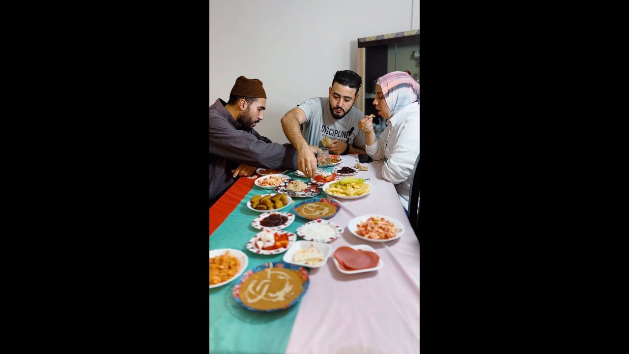 مرات أخوه منعته من الأكل معاهم وأحرجته   شوفو حصل إيه !