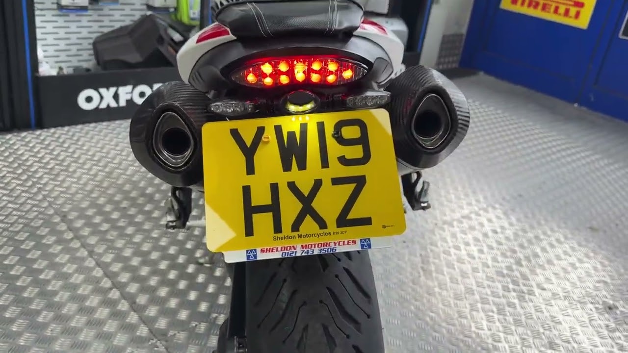 TRIUMPH SPEED TRIPLE 1050 RS
