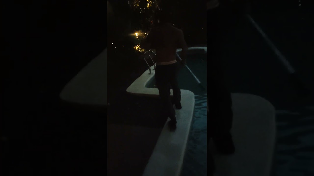 impossible to nagkaroon ng isda ang swimming pool 😲#subscribe #funnyshorts #fishing