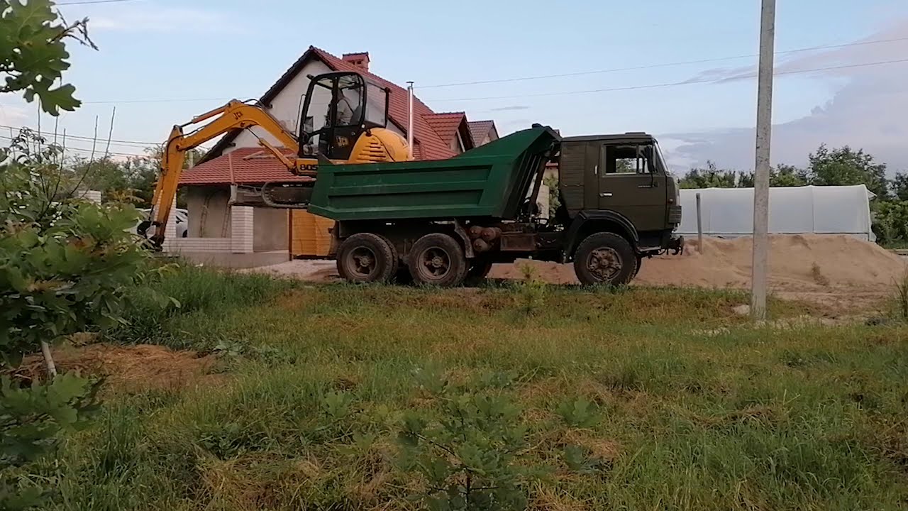 JCB 8052 Погрузка мини-экскаватора на КАМАЗ самосвал