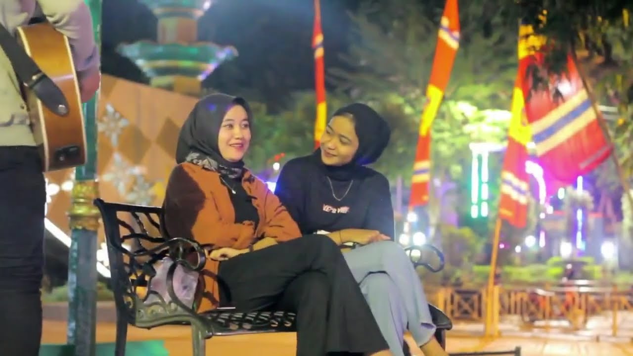 NYAMAR JADI PENGAMEN BUAT MENGHIBUR CEWEK | DIANYA MALAH NYAMAN 