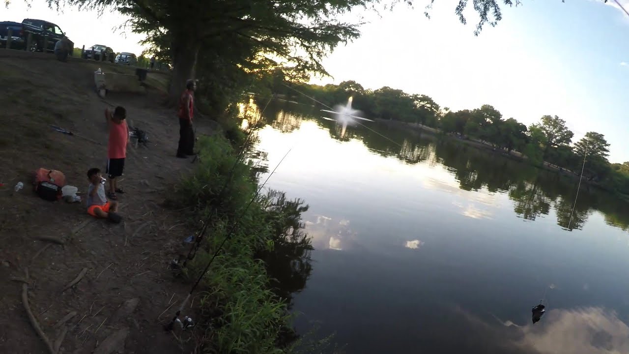 SOUTH SIDE LIONS PARK FISHING WITH THE CREW STOCKED CATFISH