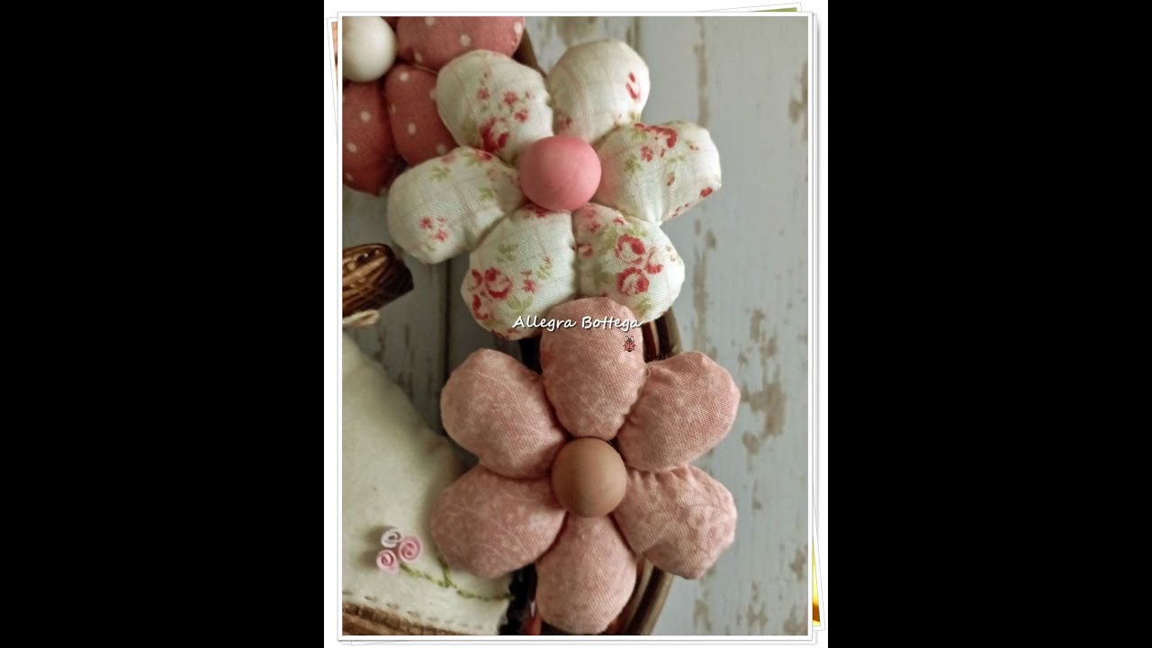 Piccoli fiori a sei petali
