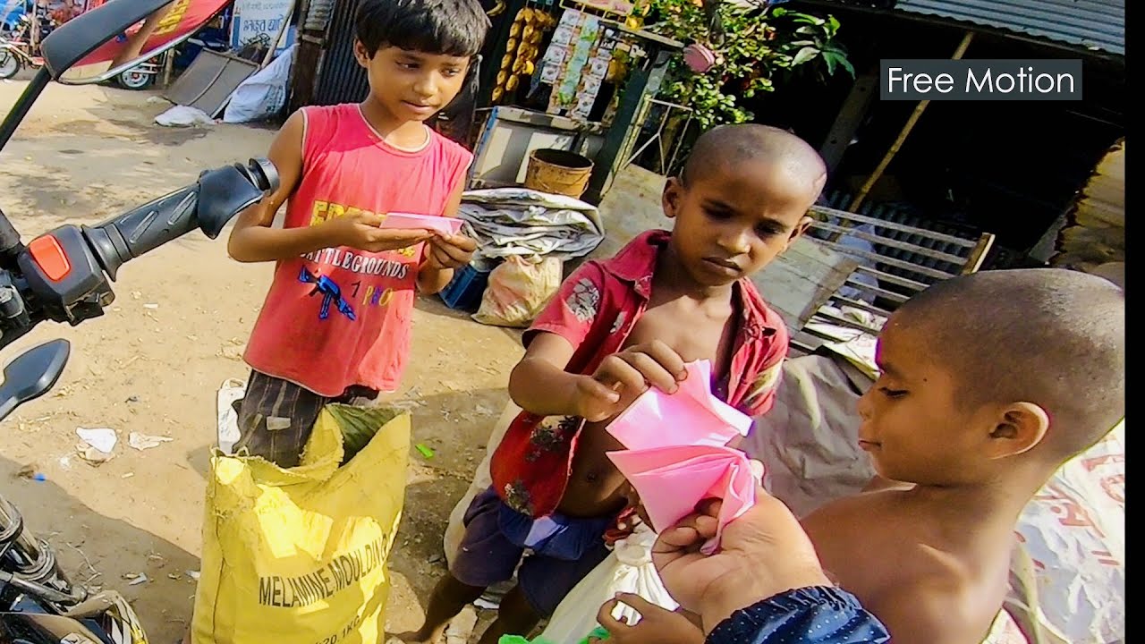 আমার জন্য কিছু খাবার নিয়ে আসো, দেখি কে কি আনো ?