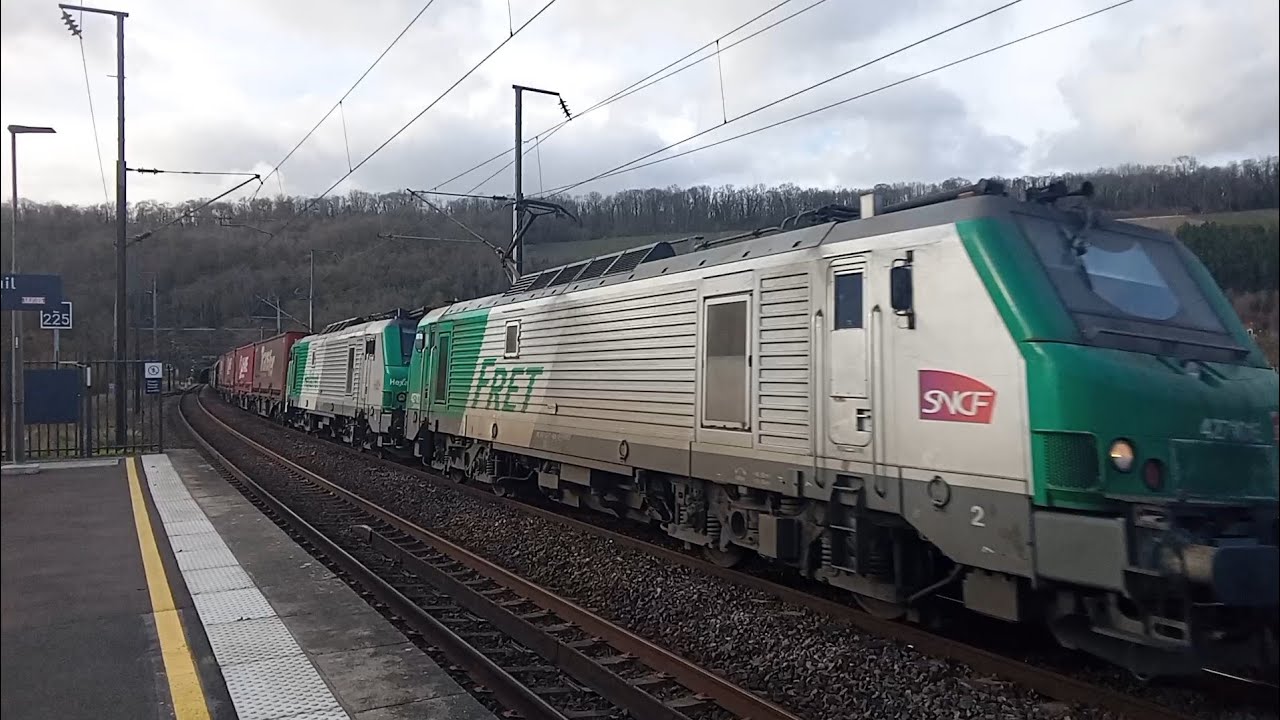 27101 & 102 E en cv FRET SNCF Hexafret Triple Sifflets signe de star Le Bourget ➡️ Woippy 