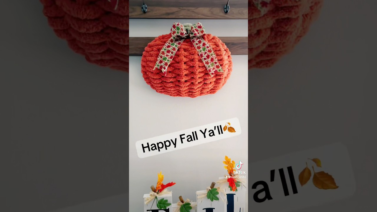DIY Pumpkin Wreath #diy #pumpkin #falldecor #dollartree