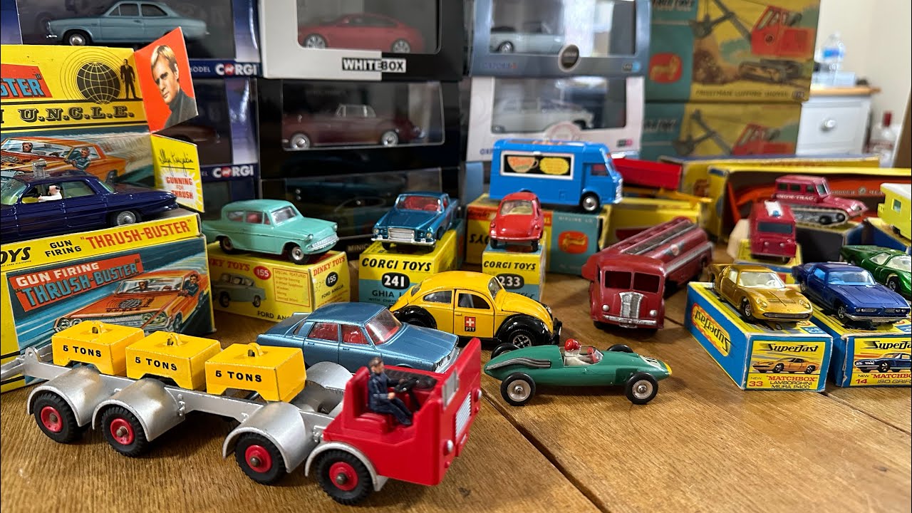 VINTAGE DIECAST MODEL CAR COLLECTION - Corgi Toys, Dinky Toys, Matchbox, Vanguards & More