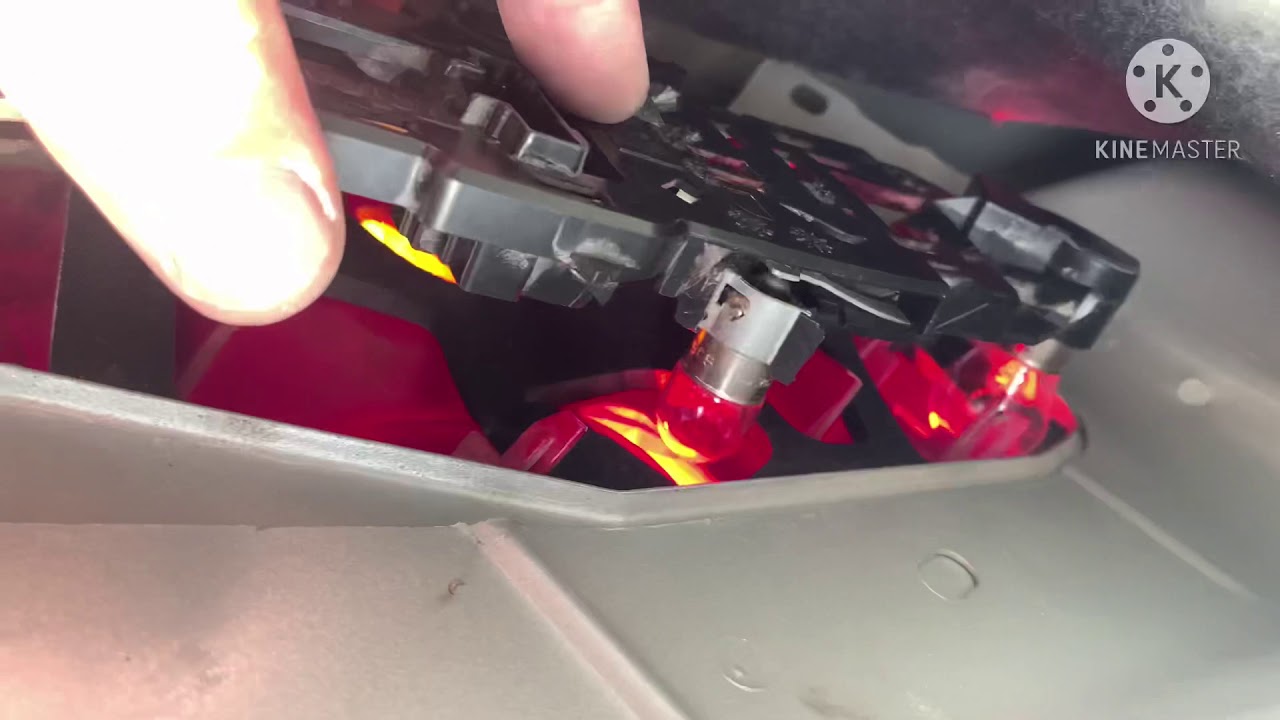 Como cambiar bombillas de un Peugeot 307