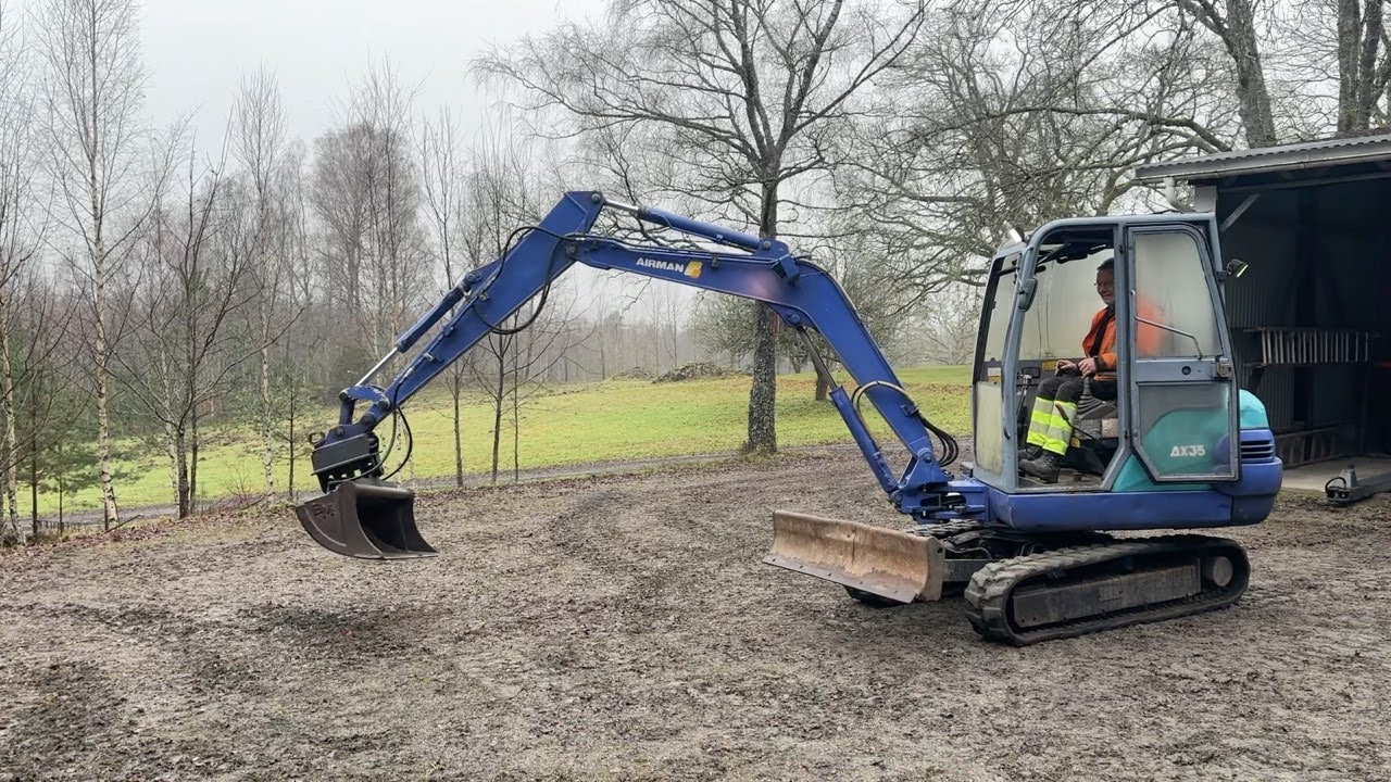Köp Grävmaskin Airman AX35-2 på Klaravik