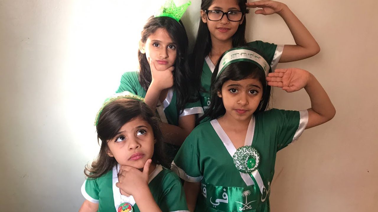حمده واخواتها تجهيزات اليوم الوطني | ام شعفه تغني في الشارع | لايفوتكم ! 🇸🇦💚