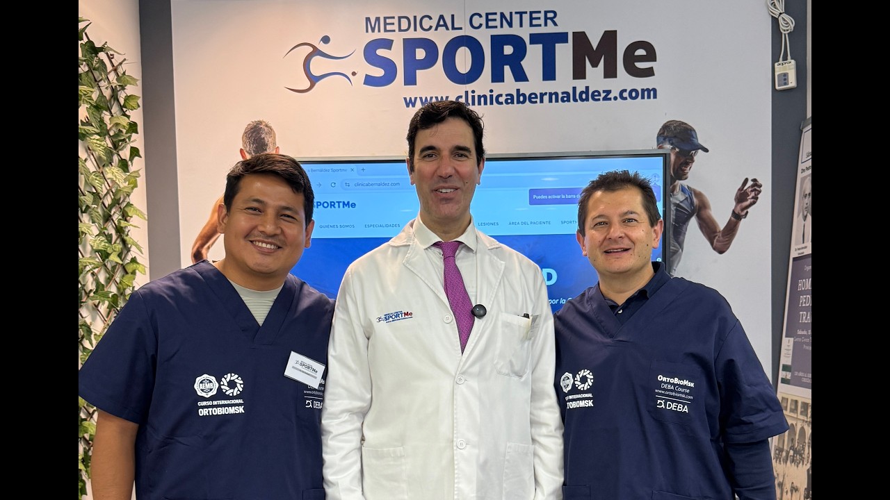 Bienvenida del Dr Bernáldez a 2 traumatologos al Grupo DEBA Dr.Carreño Colombia, y Dr. Anampa Perú.