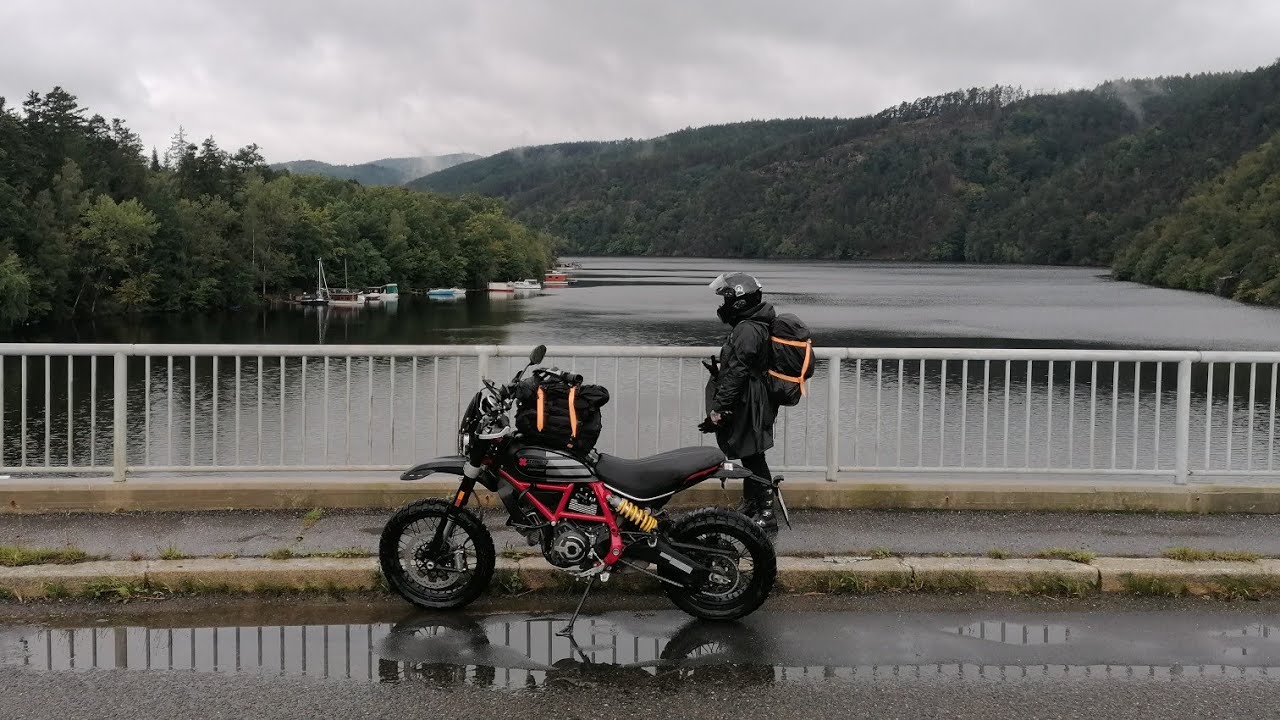 Moto výlet Šumava Den 1 - déšť, cesta, Indian Písek