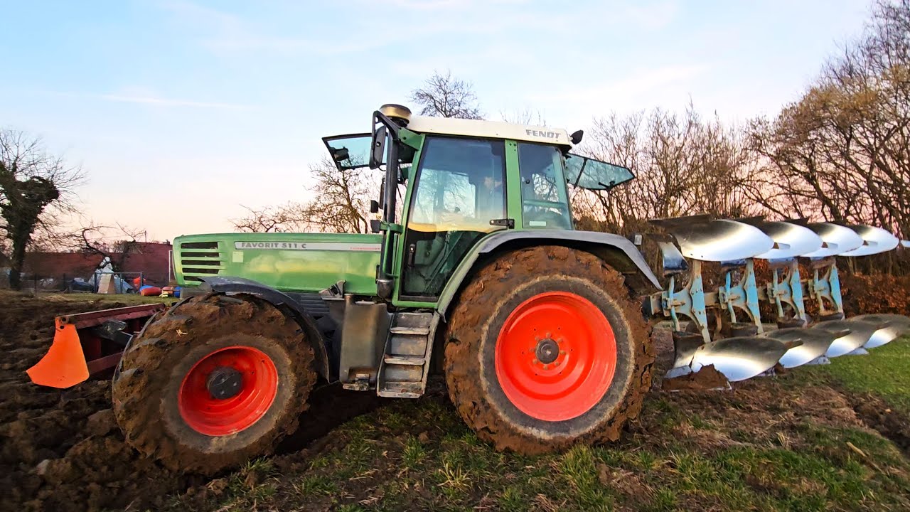 Fendt Favorit 511 C Turboshift Power mit Lemken Vari-Opal 4 beim pflügen 2024