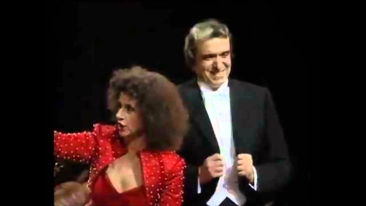 Ruggero Raimondi -  Agnes Baltsa -  Oh che muso -  Italiana in Algeri - Rossini