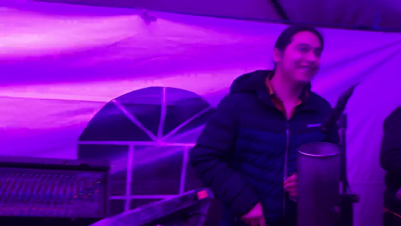 Grupo Mayas en cajas  (Tomando Cerveza)