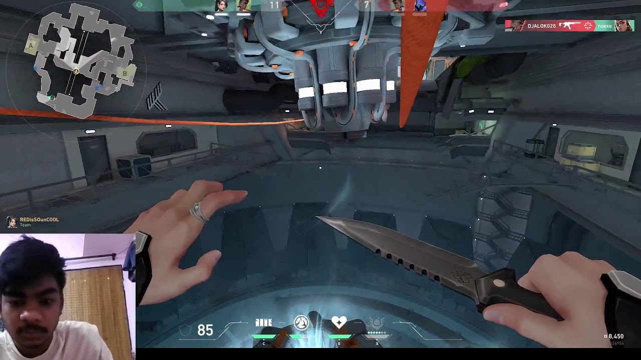 a mobile pro playing valorant