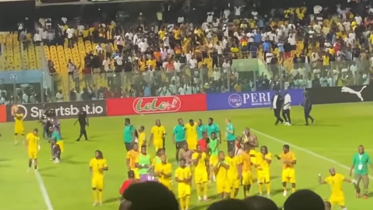 BLACK STARS PLAYERS CELEBRATION WITH FANS AFTER GHANA VS MALI 1-0, GFA PREZ JAMA & FANS REACTIONS