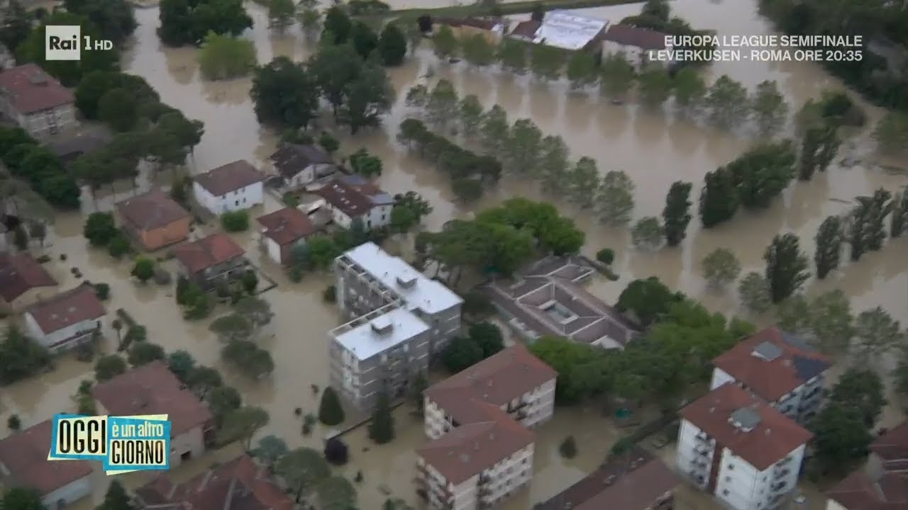 Emilia-Romagna, le zone dell'alluvione viste dall'elicottero - Oggi è un altro giorno 18/05/2023