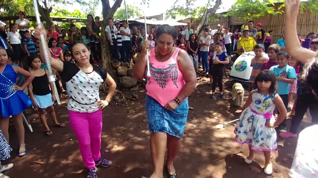 DIVERTIDISIMO!! Chicky y La tia Lidiona se roban el show y nos da un adelante del show. Parte 5